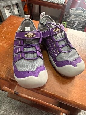 Toddler girl outdoor keen shoes